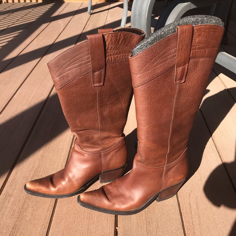 Guess women’s cowboy boots EGUC